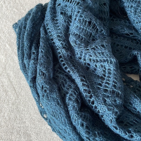 Open knit crochet circle scarf - Picture 2 of 4